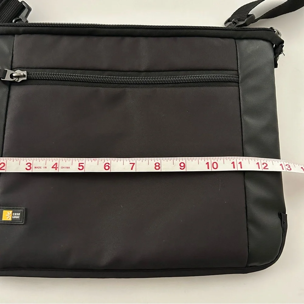 ⭐ Case Logic Intrata Black small Laptop iPad tablet shoulder bag travel case